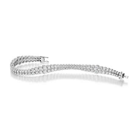 Zweireihiges Weißgold Brillantarmband von zusammen über 12 Carat - photo 1