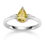 Ring mit Fancy Diamant - фото 1