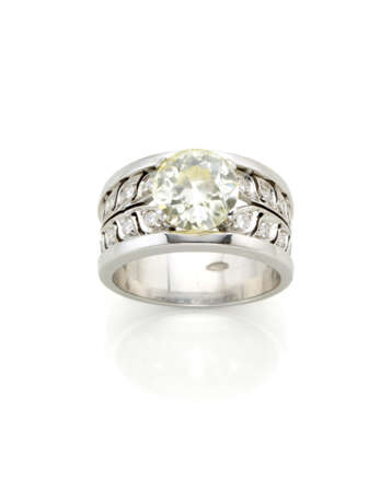 Round ct. 2.86 diamond white gold band ring accent… - Foto 1