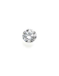 Round ct. 2.18 diamond. | | Appended diamond rep…