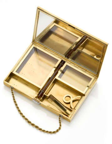 CARTIER | Yellow grooved gold minaudière with twis… - photo 2