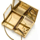 CARTIER | Yellow grooved gold minaudière with twis… - Foto 3