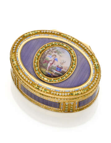 Yellow gold and guilloché enamel oval snuff box, t… - photo 1