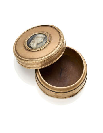Red 9K gold lined in wood round snuff box with ins… - photo 2