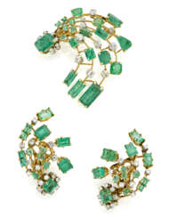 Diamond, emerald and yellow gold jewellery set com…