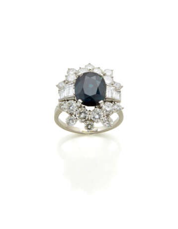 Oval ct. 5.50 circa sapphire, round and baguette d… - photo 1