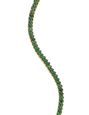 Oval emerald and yellow 14K gold tennis bracelet,… - photo 1