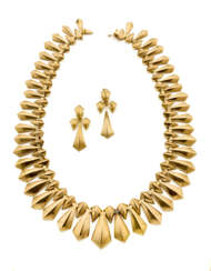 Reddish yellow gold jewellery set comprising cm 42…
