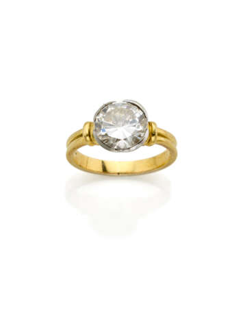 Round ct. 2.31 diamond bi-coloured gold ring, g 5.… - photo 1