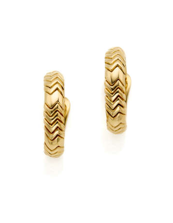 BULGARI | Yellow gold earrings, g 19.15 circa, len… - фото 1