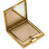 Chiseled yellow gold square shaped compact accente… - фото 2