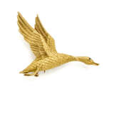 HERMES | Yellow chiseled gold flying goose shaped… - фото 1