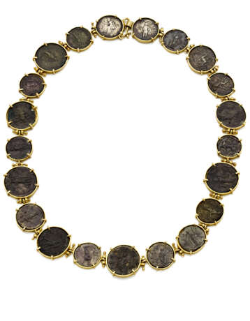 Coin and yellow hammered gold necklace, g 127.54 c… - Foto 1