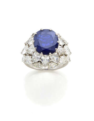 Oval ct. 5.40 circa sapphire and pear shaped diamo… - фото 1