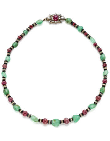 Faceted emerald, onyx disc and spherical ruby bead… - фото 1