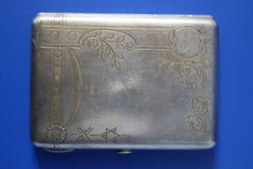 Cigarette case (84 alloy, carving, gilding, emerald)