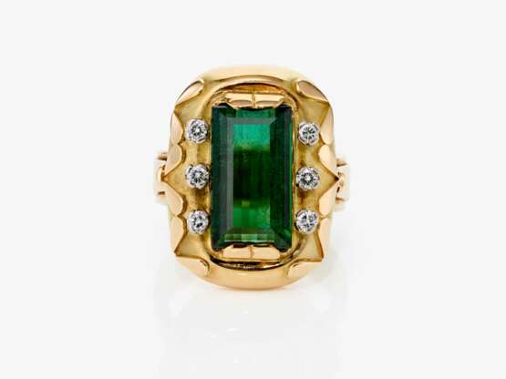 Ring mit grünem Turmalin und Brillanten - photo 2
