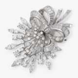 Brosche in Form eines stilisierten Blumenstraußes mit Diamanten - Foto 1