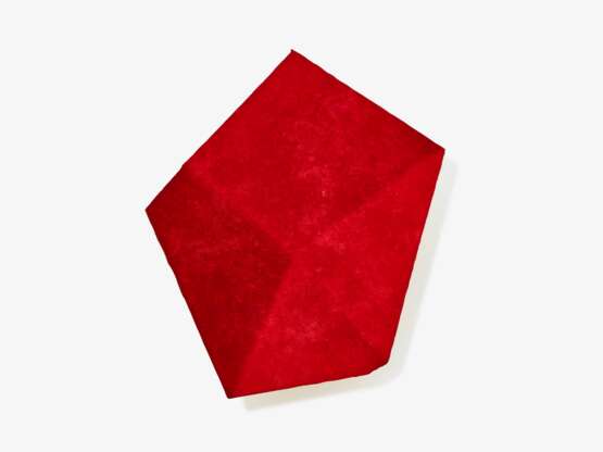 Fünfeckige Brosche mit rotem Pigment - Foto 1