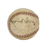 DIZZY AND PAUL DEAN AUTOGRAPHED BASEBALL C.1930-40S (PSA/DNA) - фото 1