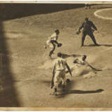 JACKIE ROBINSON "SAFE AT HOME" LARGE FORMAT PHOTOGRAPH C.1950S (PSA/DNA TYPE I) - Foto 1