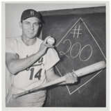 1954 GIL HODGES 200TH CAREER HOME RUN BASEBALL WITH PHOTOGRAPHIC DOCUMENTATION (PHOTO MATCH) - Foto 7