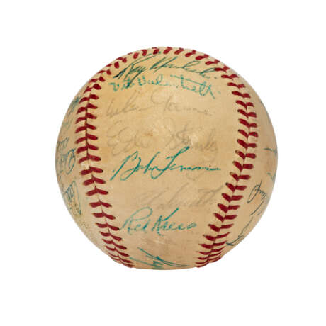 1957 CLEVELAND INDIANS TEAM AUTOGRAPHED BASEBALL WITH ROGER MARIS (ROOKIE SEASON)(PSA/DNA) - photo 4