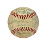 1957 CLEVELAND INDIANS TEAM AUTOGRAPHED BASEBALL WITH ROGER MARIS (ROOKIE SEASON)(PSA/DNA) - Foto 6