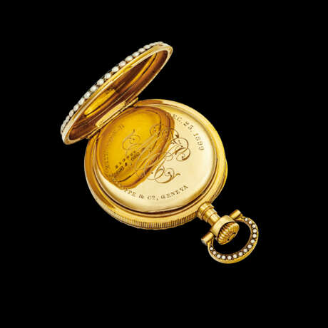PATEK PHILIPPE. A RARE AND ATTRACTIVE 18K PINK GOLD, ENAMEL AND PEARL-SET POCKET WATCH WITH ENAMEL DIAL AND DIAMOND-SET MATCHING BROOCH - photo 4