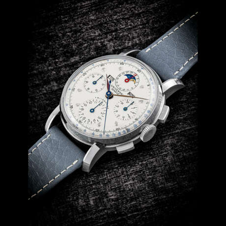 UNIVERSAL. A RARE STAINLESS STEEL CHRONOGRAPH WRISTWATCH WITH TRIPLE CALENDAR AND MOON PHASES - photo 1