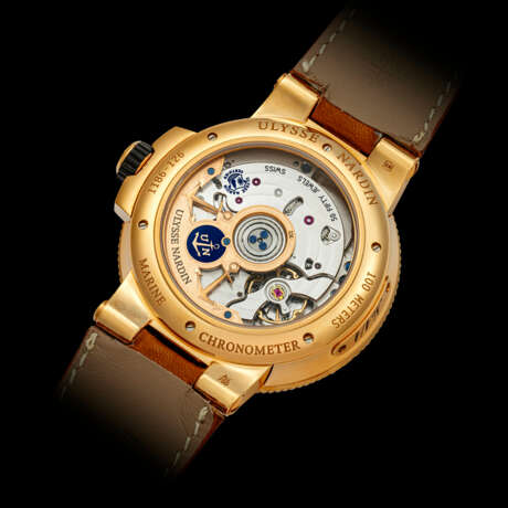 ULYSSE NARDIN. A ONE-OF-A-KIND 18K GOLD AUTOMATIC WRISTWATCH WITH DATE, POWER RESERVE AND GRAND FEU ENAMEL DIAL, MADE FOR ONLY WATCH 2013 - Foto 2