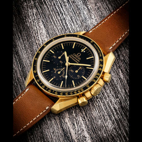 OMEGA. A VERY RARE 18K GOLD LIMITED EDITION CHRONOGRAPH WRISTWATCH - photo 1