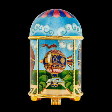 PATEK PHILIPPE. A ONE-OF-A-KIND GILT BRASS DOME TABLE CLOCK WITH CLOISONN&#201; ENAMEL DEPICTING HOTAIR BALLOONS - photo 4