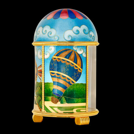 PATEK PHILIPPE. A ONE-OF-A-KIND GILT BRASS DOME TABLE CLOCK WITH CLOISONN&#201; ENAMEL DEPICTING HOTAIR BALLOONS - photo 5