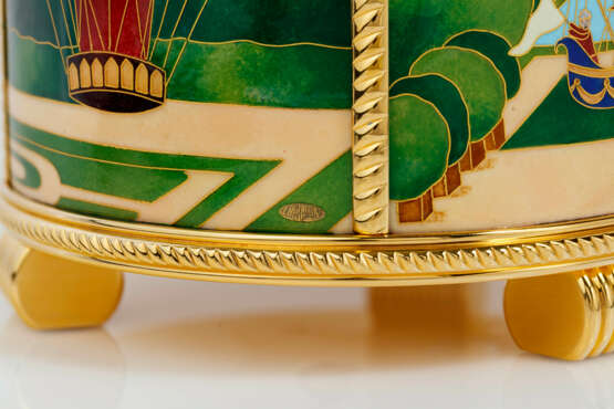 PATEK PHILIPPE. A ONE-OF-A-KIND GILT BRASS DOME TABLE CLOCK WITH CLOISONN&#201; ENAMEL DEPICTING HOTAIR BALLOONS - photo 9