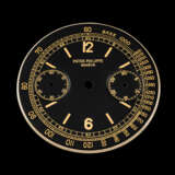 PATEK PHILIPPE. A ONE-OF-A-KIND AND SO FAR ONLY KNOWN 18K GOLD SPLIT SECONDS CHRONOGRAPH WRISTWATCH WITH BLACK DIAL - Foto 3