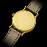 BREGUET. AN 18K GOLD TRIPLE CALENDAR WRISTWATCH WITH MOON PHASES AND FRENCH CALENDAR - photo 2
