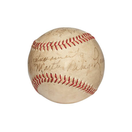 EXTREMELY SCARCE MARTIN DIHIGO SINGLE SIGNED BASEBALL: SUPERB 1938 PLAYING ERA EXAMPLE FROM HIS 18-2 PITCHING RECORD AND .387 BATTING SEASON (PSA/DNA 7 NM)(JSA) - фото 1