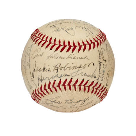 RARE 1946 MONTREAL ROYALS TEAM AUTOGRAPHED BASEBALL WITH JACKIE ROBINSON: FIRST MLB PROFESSIONAL TEAM (PSA/DNA 8 NM-MT) - фото 1