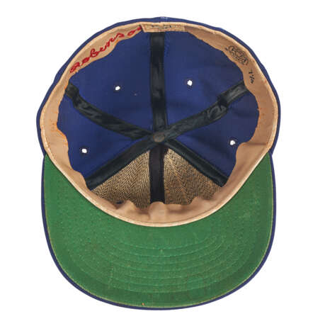 BROOKLYN DODGERS PROFESSIONAL MODEL BASEBALL HAT WITH ATTRIBUTION TO JACKIE ROBINSON C.1963-69 (MEARS AUTHENTICATION) - Foto 5