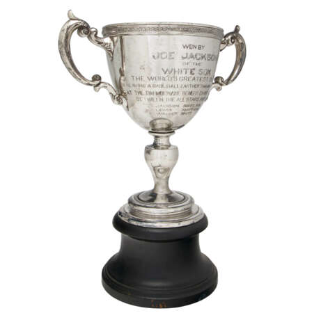 A `SHOELESS` JOE JACKSON TROPHY: AN IMPORTANT AMERICAN SILVER-PLATED TWO-HANDLED PRESENTATION CUP - фото 3