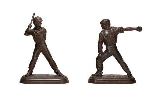 THREE BRONZE FIGURES OF A PITCHER, A STRIKER, AND A NEWSBOY - фото 2