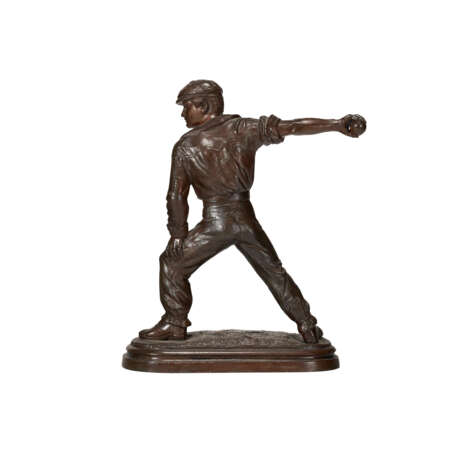 THREE BRONZE FIGURES OF A PITCHER, A STRIKER, AND A NEWSBOY - фото 7