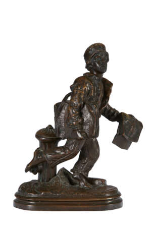 THREE BRONZE FIGURES OF A PITCHER, A STRIKER, AND A NEWSBOY - фото 16