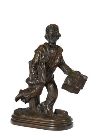 THREE BRONZE FIGURES OF A PITCHER, A STRIKER, AND A NEWSBOY - фото 18