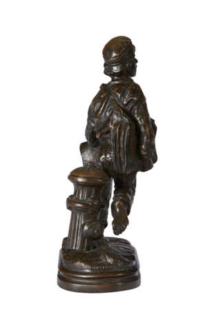 THREE BRONZE FIGURES OF A PITCHER, A STRIKER, AND A NEWSBOY - фото 19