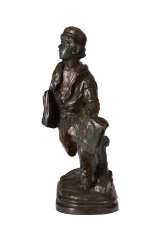 THREE BRONZE FIGURES OF A PITCHER, A STRIKER, AND A NEWSBOY - фото 20