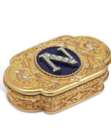 TABATIÈRE DE PRÉSENTATION D'ÉPOQUE NAPOLÉON III EN OR DE QUATRE COULEURS