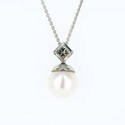 Pearl-Diamond-Pendant Necklace