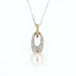 Pearl-Diamond-Pendant Necklace